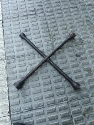 Llave de cruz para ruedas
