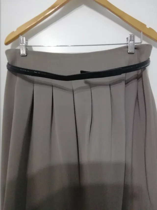 Falda gris topo con cinturón