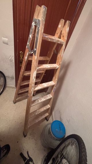 Escalera de madera plegable