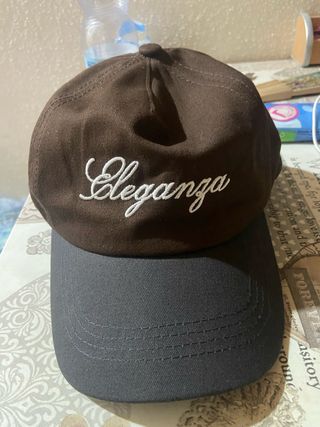 Cappellino boohoo X sfera ebbasta marrone/grigio