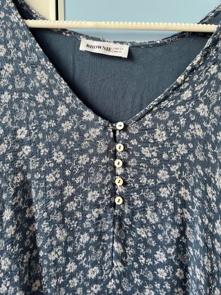 Blusa Brownie floral azul y blanco talla S