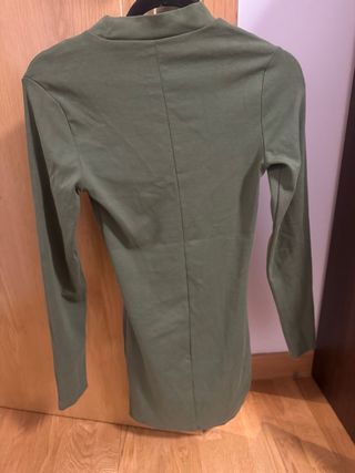 Vestido verde oliva Stradivarius manga larga