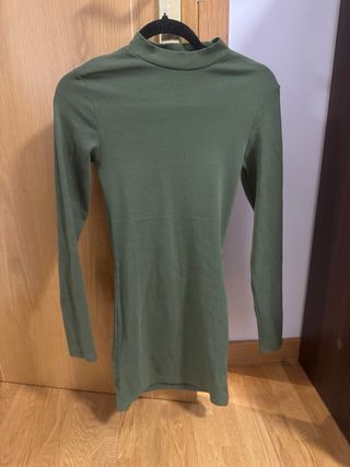 Vestido verde oliva Stradivarius manga larga