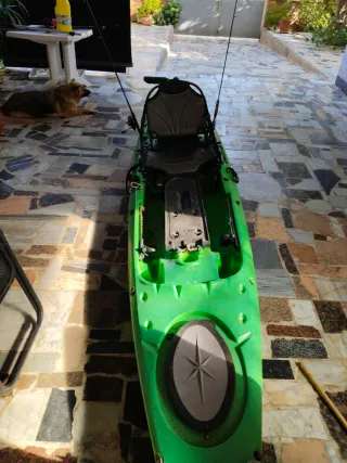 Kayak verde para pescar
