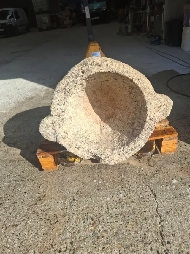 Mortero antiguo de farmacia de piedra