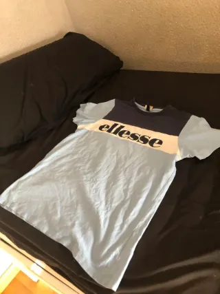 Camiseta Ellesse azul y blanca