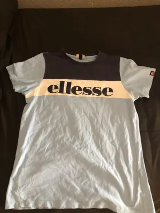 Camiseta Ellesse azul y blanca