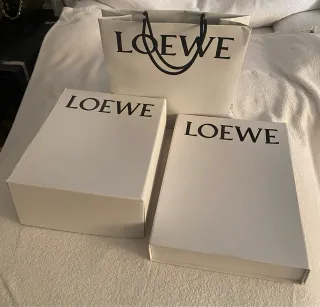 Caja y bolsa Loewe