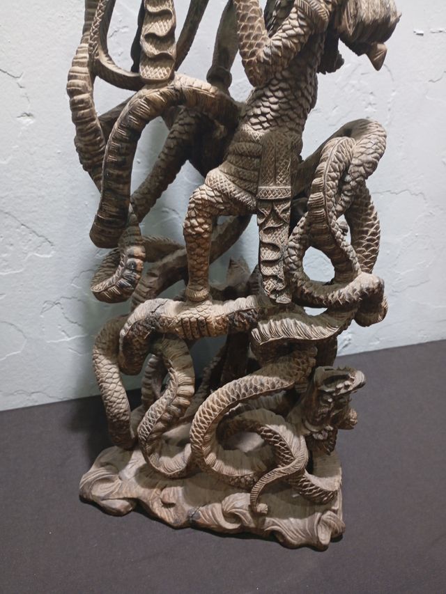 Escultura Indonesia Demonio Serpientes
