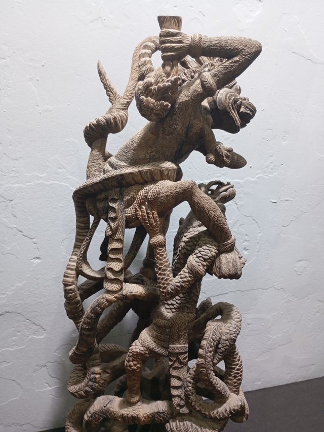 Escultura Indonesia Demonio Serpientes