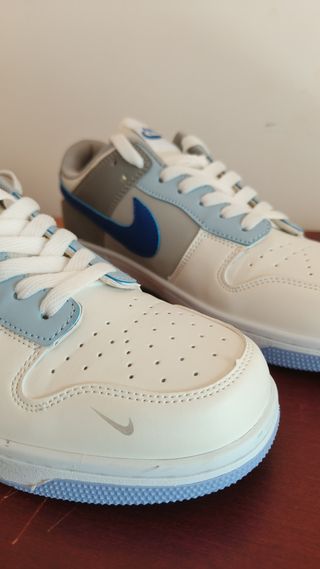 Zapatillas Nike Dunk Low Blancas y Azules