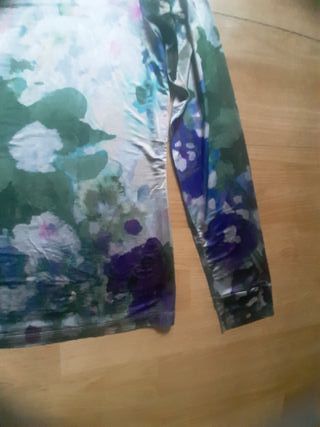 Camiseta Desigual floral cuello alto