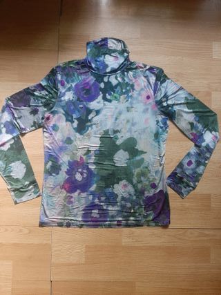 Camiseta Desigual floral cuello alto