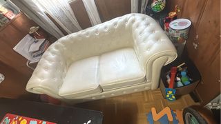 Sofá Chesterfield blanco de piel