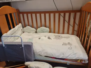 Cuna de madera con extras