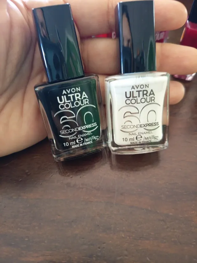 Esmaltes Avon Ultra Colour Negro.