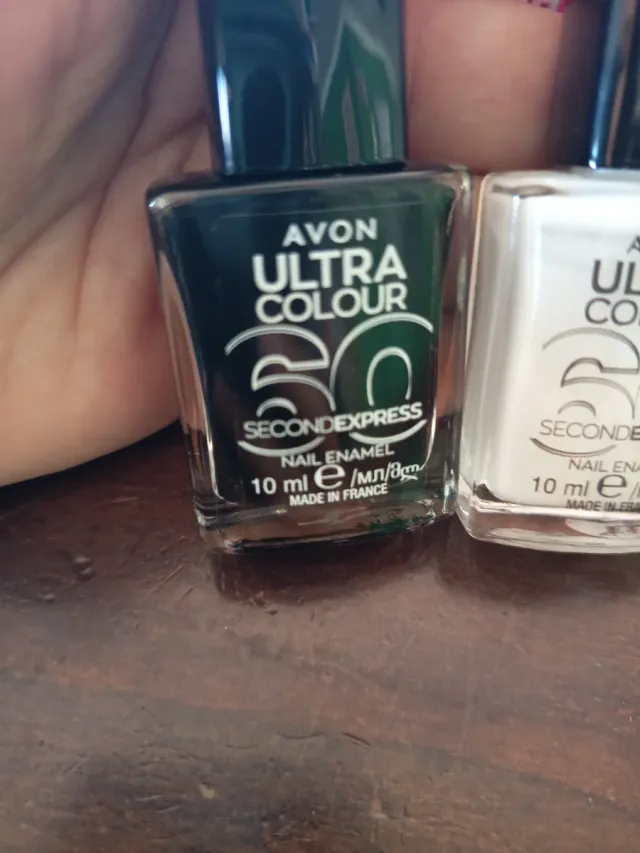 Esmaltes Avon Ultra Colour Negro.