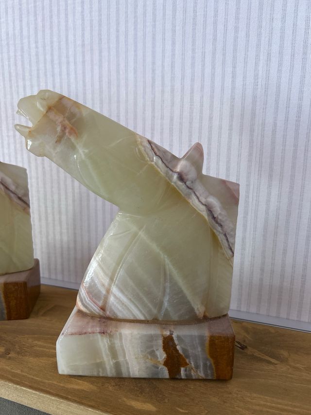 Adornos de mármol con forma de caballo