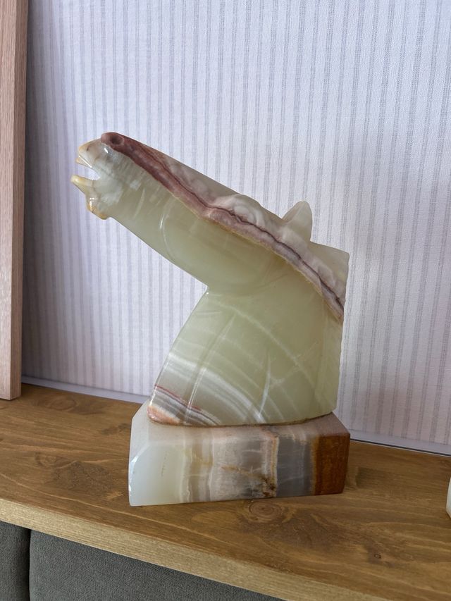 Adornos de mármol con forma de caballo