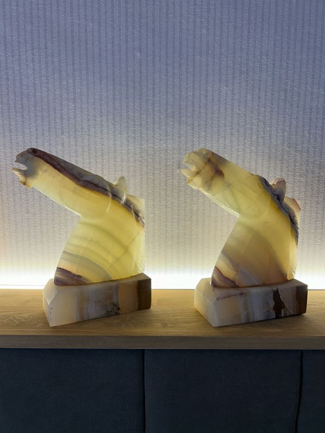 Adornos de mármol con forma de caballo