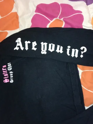 Camisa negra manga larga Sisters Group Chat