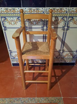 Trona infantil de madera