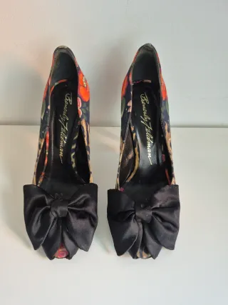 Zapatos de salón estampados con lazo