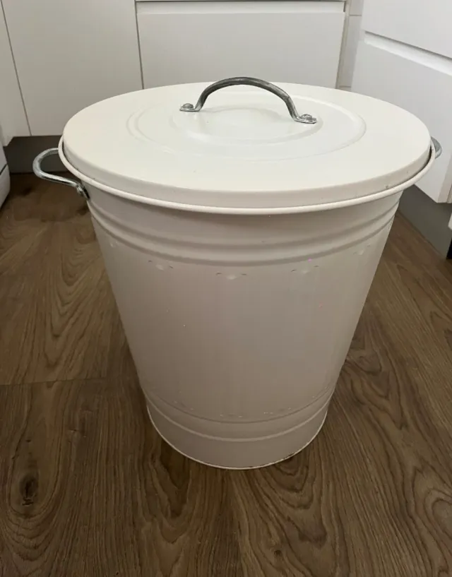 Cubo basura Ikea 30L metal blanco