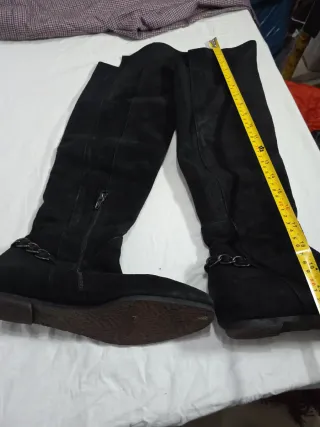 Stivali donna neri
New not used . With good condit