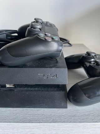 PS4 (PlayStation 4) con 2 mandos