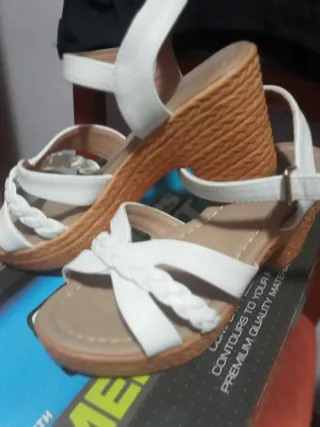 Sandalias blancas tacón cuña trenzadas