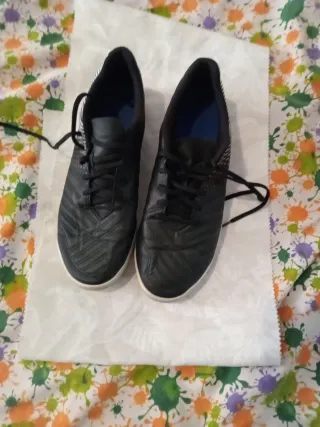 Zapatillas fútbol sala Kipsta negras