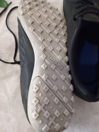 Zapatillas fútbol sala Kipsta negras