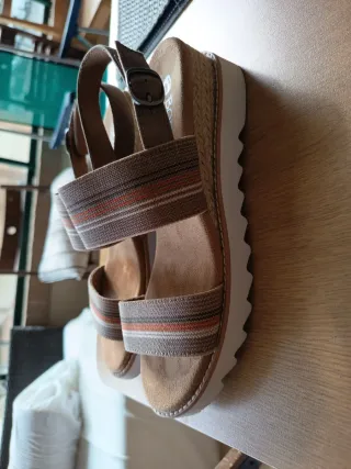 Sandalias BOBS de Skechers con Memory Foam