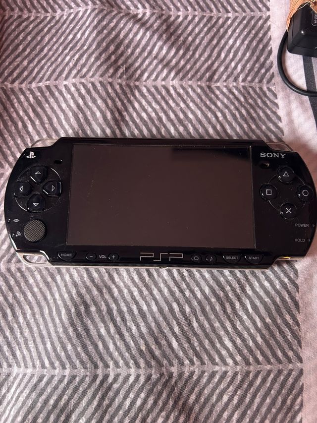 Sony PSP Negra, funciona solo cuando esta cargando