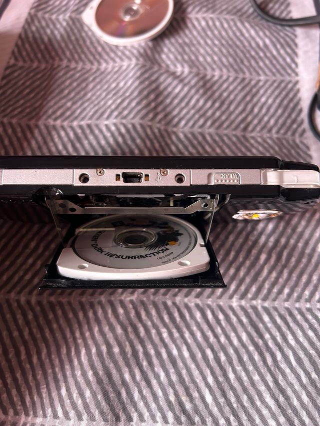 Sony PSP Negra, funciona solo cuando esta cargando