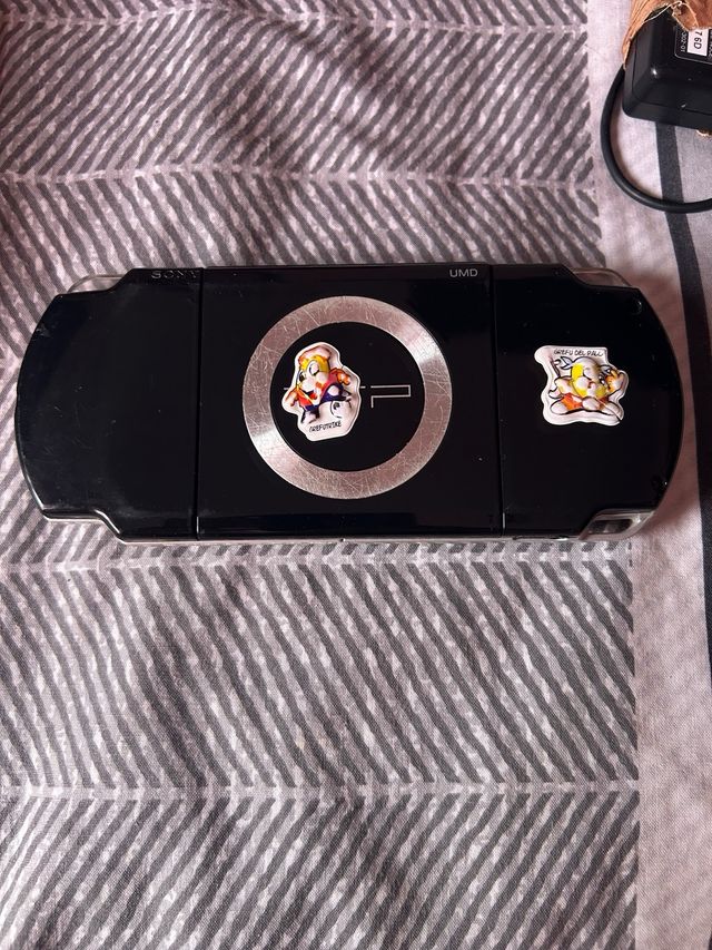 Sony PSP Negra, funciona solo cuando esta cargando