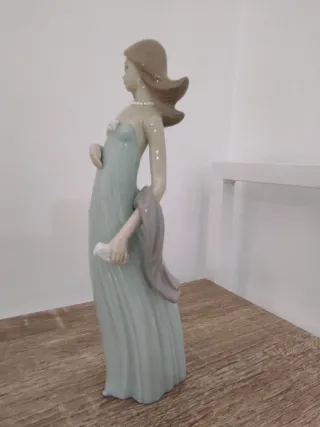 Figura Lladro Vestido de noche .