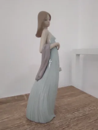 Figura Lladro Vestido de noche .