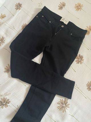 Pantalón vaquero negro ajustado de mujer - Zara 