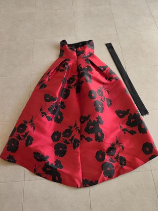 Vestido de fiesta rojo y negro
Tiene bolsillos