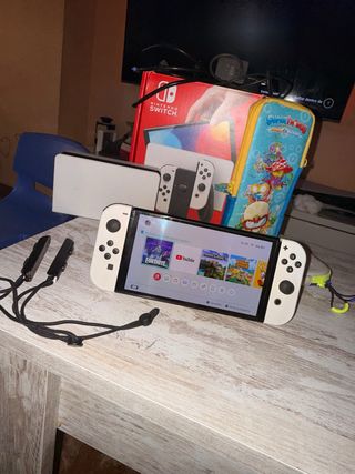 NINTENDO SWITCH OLED BLANCA.