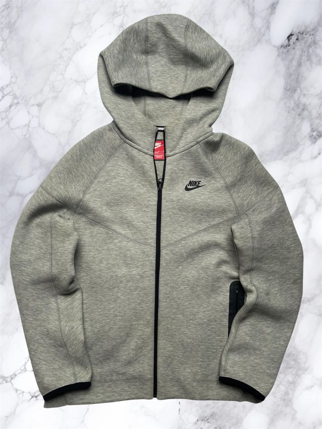 Chaqueta Nike Tech Gris