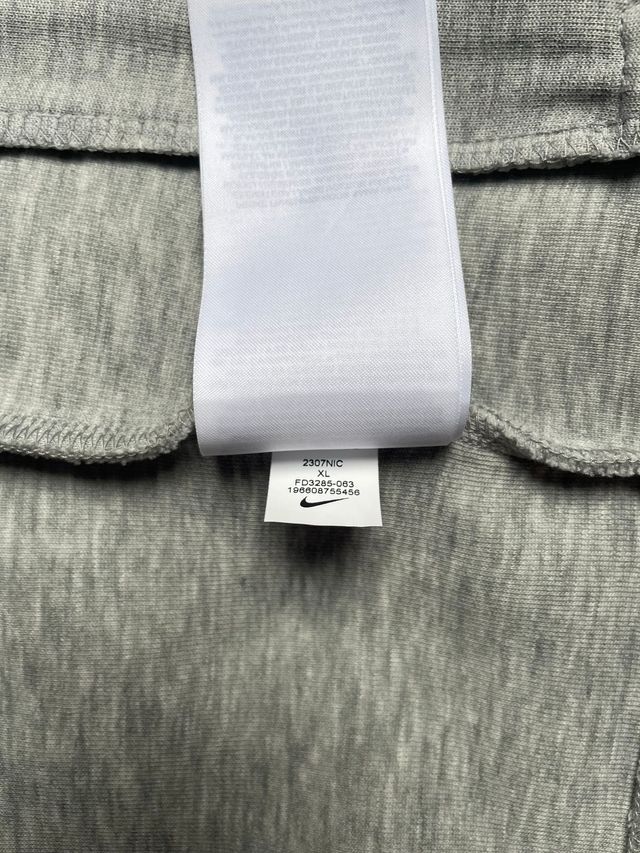 Chaqueta Nike Tech Gris