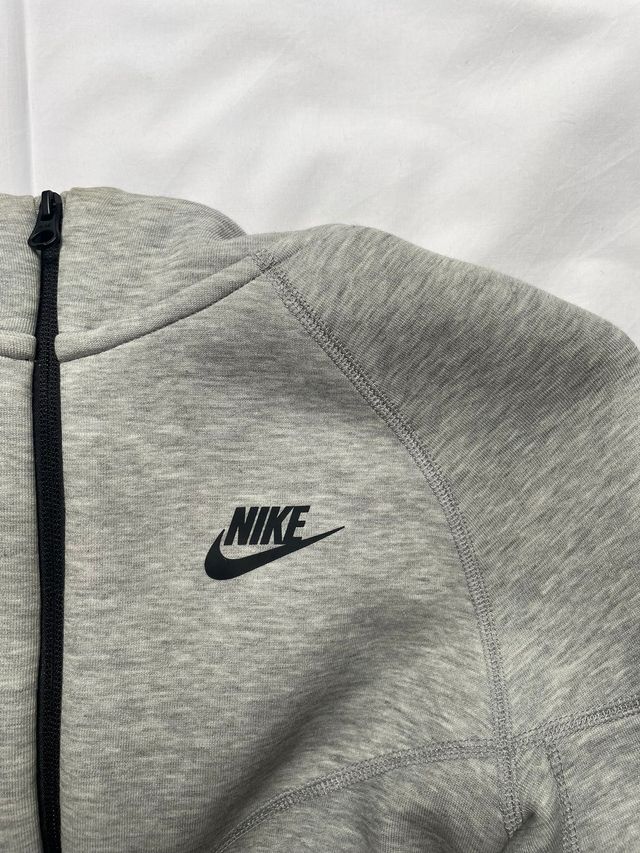 Chaqueta Nike Tech Gris