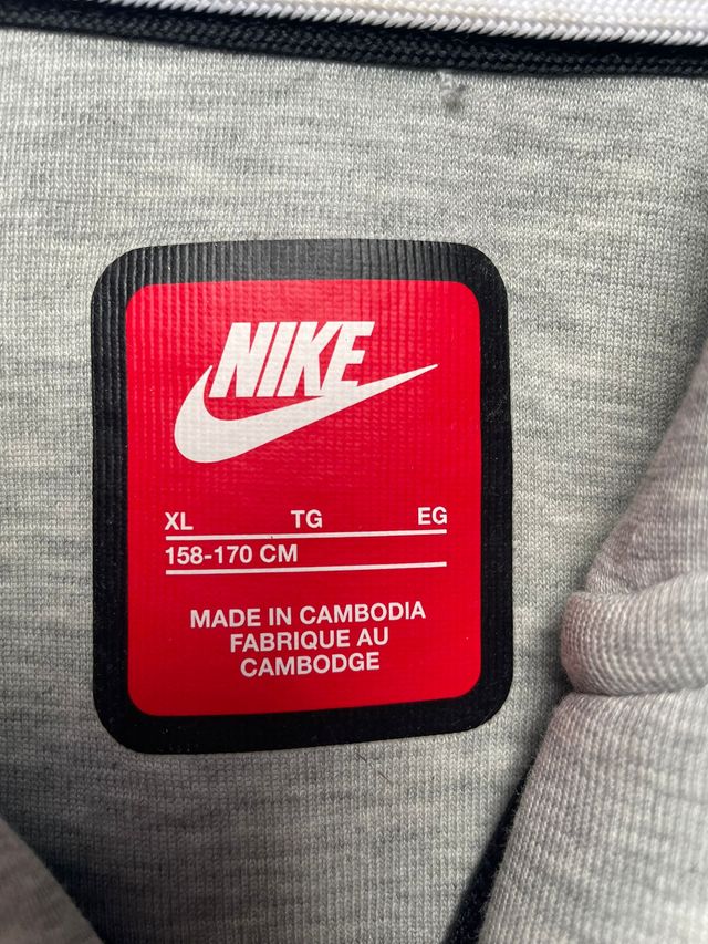 Chaqueta Nike Tech Gris