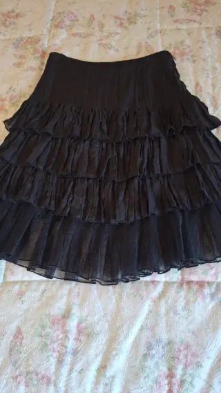 Falda midi negra volantes