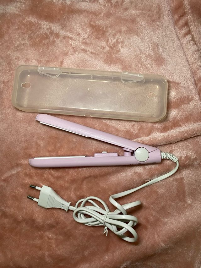 Plancha de pelo rosa y blanca