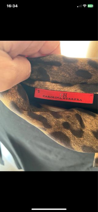 Camiseta Carolina Herrera Negra con Estampado Anim