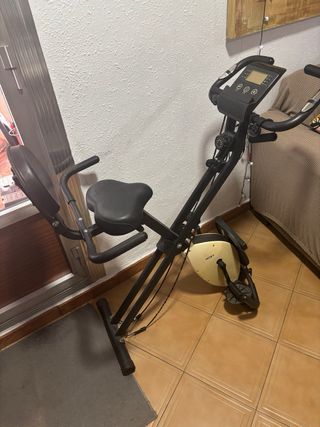 Bicicleta Estática Negra y Beige